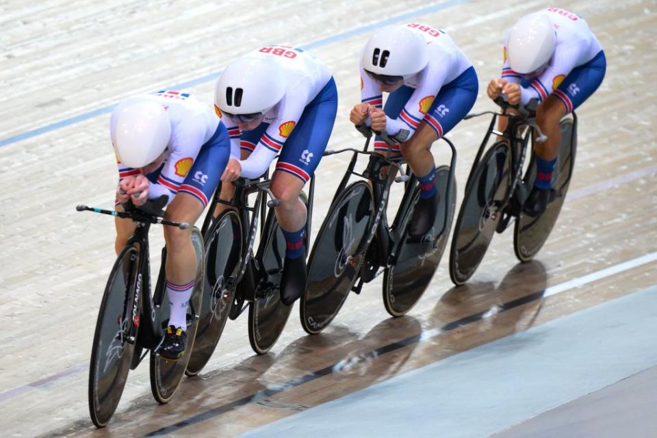 GB women riding the first round of the team pursuit at the track World Championship 2022