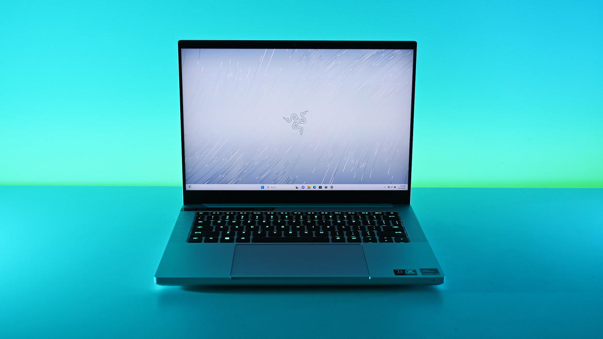  Razer Blade 14  Mercury Edition 