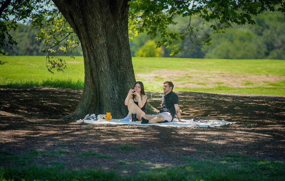 Hannah Easterling and Zachary White try to stay cool in  the triple-digit heat on Monday, June 26, 2023 in Austin, Texas. According to the National weather service Temperatures in Central Texas will feel like 115+ during this heat wave.