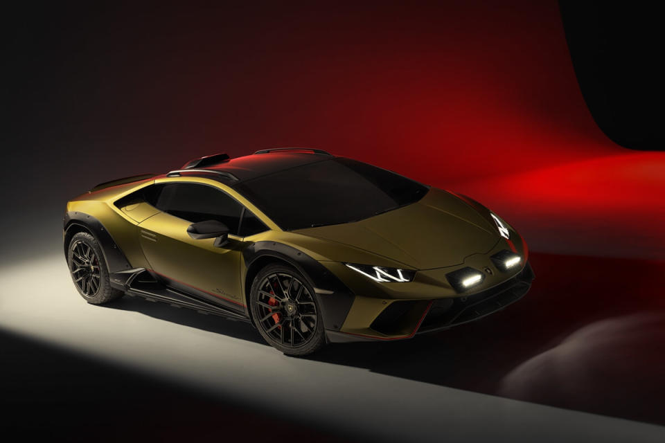 LAMBORGHINI_STERRATO_DARK_08_crop.jpg