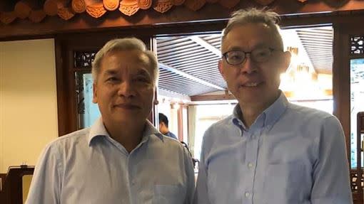 范世平（右）與越南駐台代表處阮英勇大使（左）。（圖／翻攝自范世平臉書）