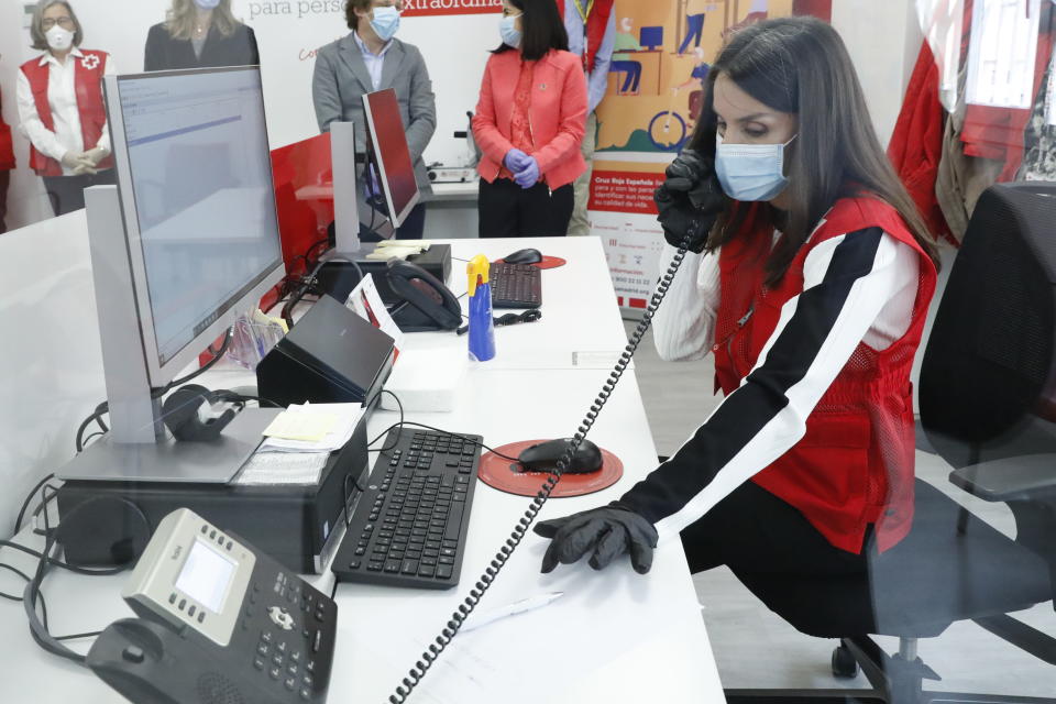 MADRID, SPAIN - MAY 11: In this handout photo provided by Casa de S.M. el Rey Spanish Royal Household, Queen Letizia of Spain visits a Red Cross office and participates as a volunteer on May 11, 2020 in Madrid, Spain. (Photo by Casa de S.M. el Rey Spanish Royal Household via Getty Images)