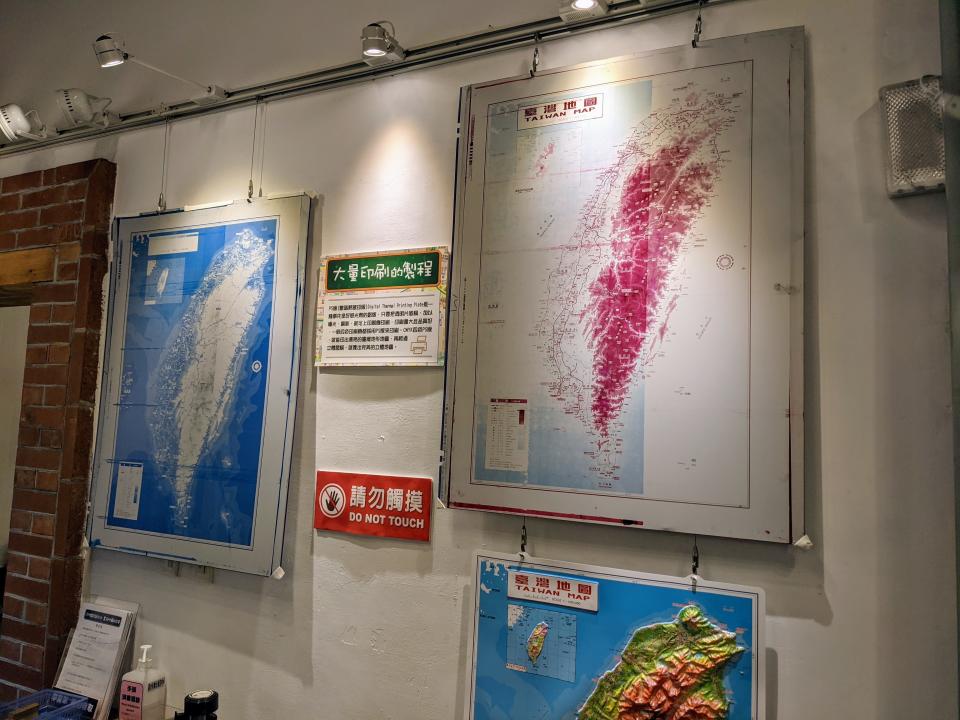 「從地圖認識臺北~畫說地圖的故事」特展展示早期繪製地圖的方法
