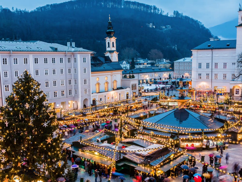 Der Christkindlmarkt in der Salzburger Altstadt. (Bild: Copyright (c) 2019 Izabela23/Shutterstock)