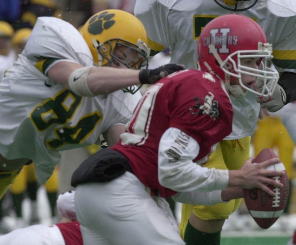 Ashwaubenon's Ryan Wettstein tries to take down Hamilton quarterback Mike Gest in the fourth quarter of the game Nov. 17, 2000.