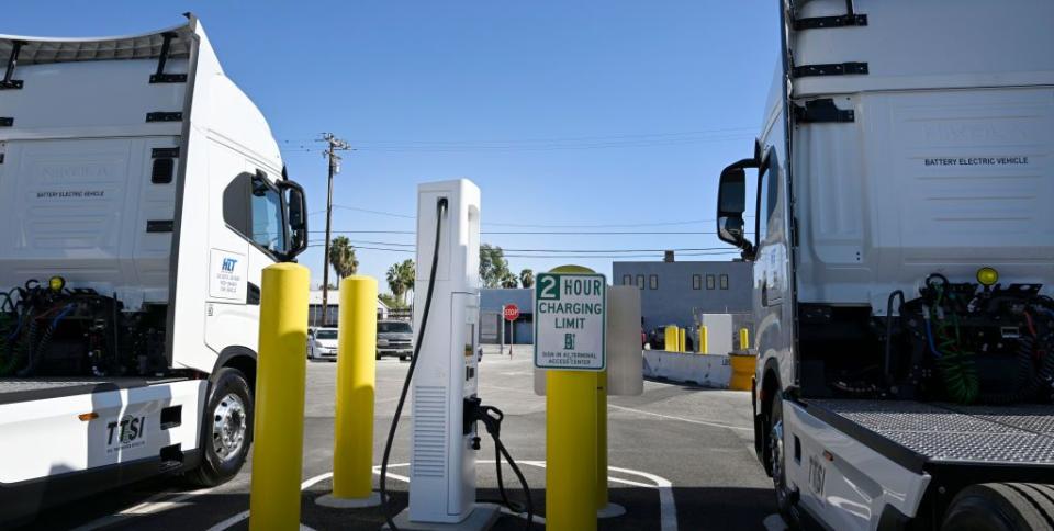 port of long beach, first in the nation to open a publicly accessible charging station for heavy duty electric trucks