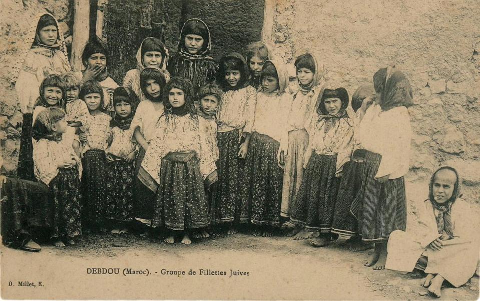 A group of Jewish girls in Debdou, Morocco, around 1915. <a href="https://commons.wikimedia.org/wiki/File:Debdou_Fillettes_Juvies.jpg" rel="nofollow noopener" target="_blank" data-ylk="slk:D Millet E/Wikimedia Commons;elm:context_link;itc:0;sec:content-canvas" class="link ">D Millet E/Wikimedia Commons</a>