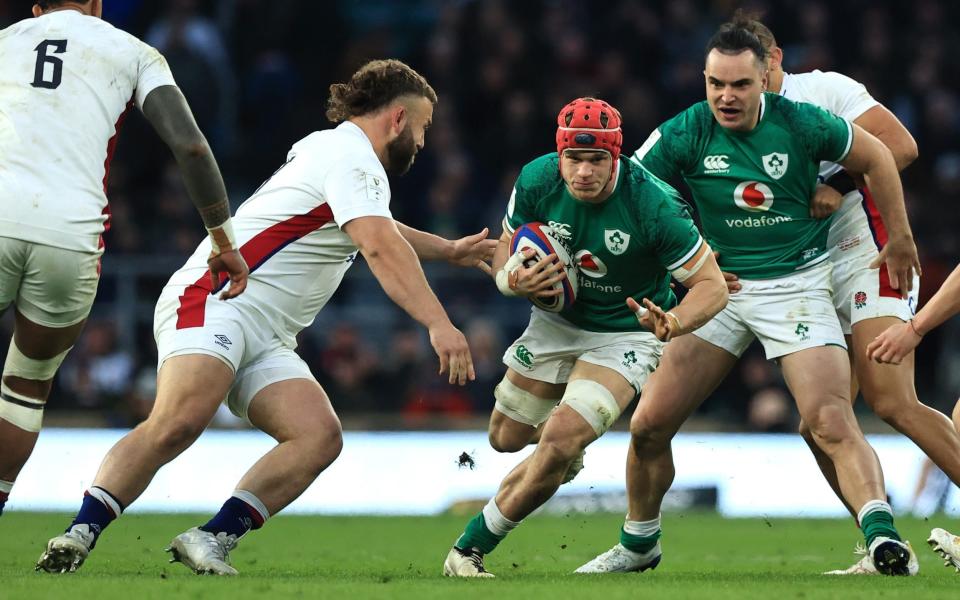 Josh van der Flier (centre) puts Ireland on the front foot - David Rogers/Getty Images