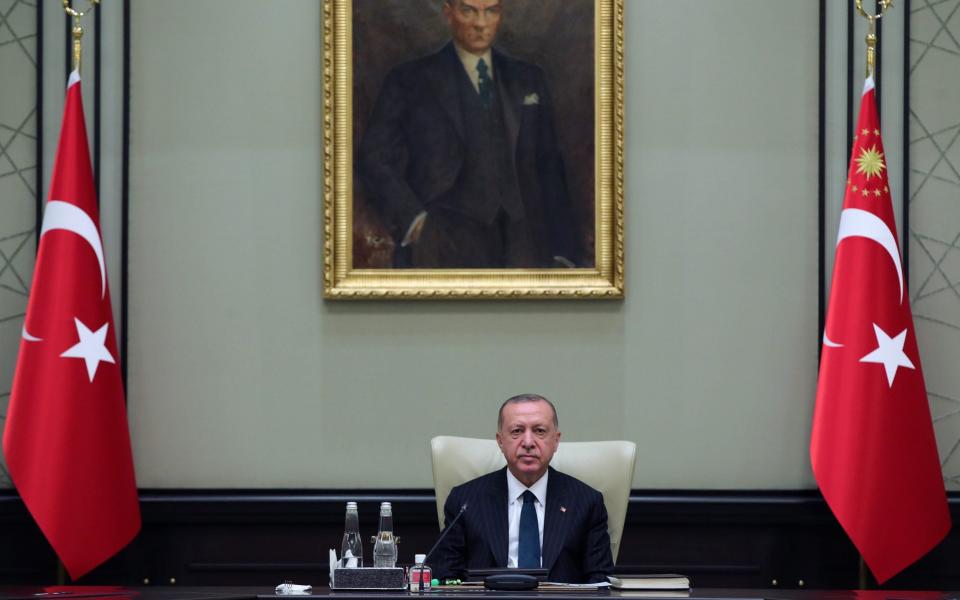 Turkey's president, Recep Tayyip Erdogan, chairing a cabinet meeting - Anadolu