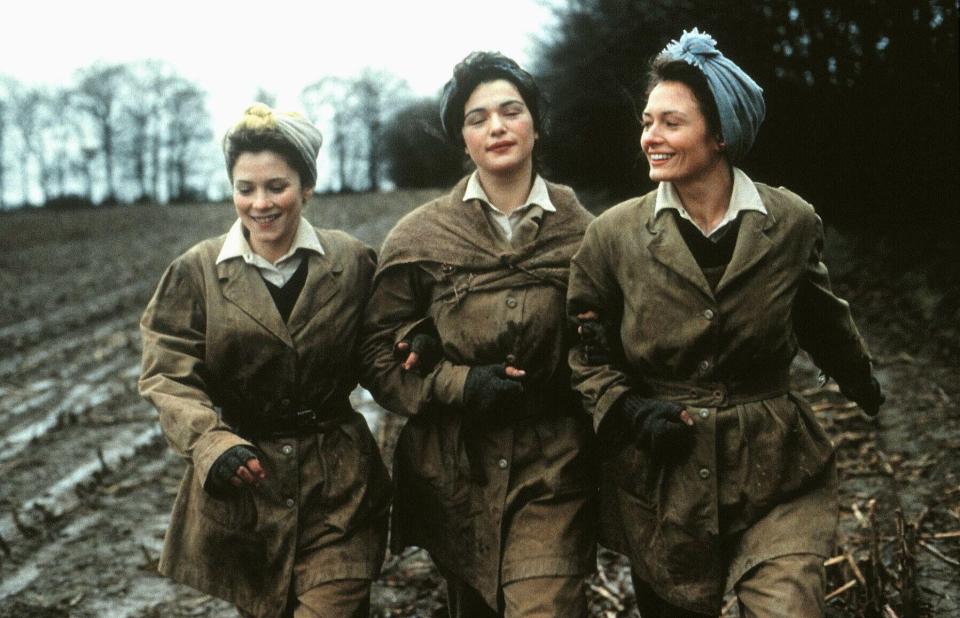 Anna Friel, Rachel Weisz and Catherine McCormack in The Land Girls