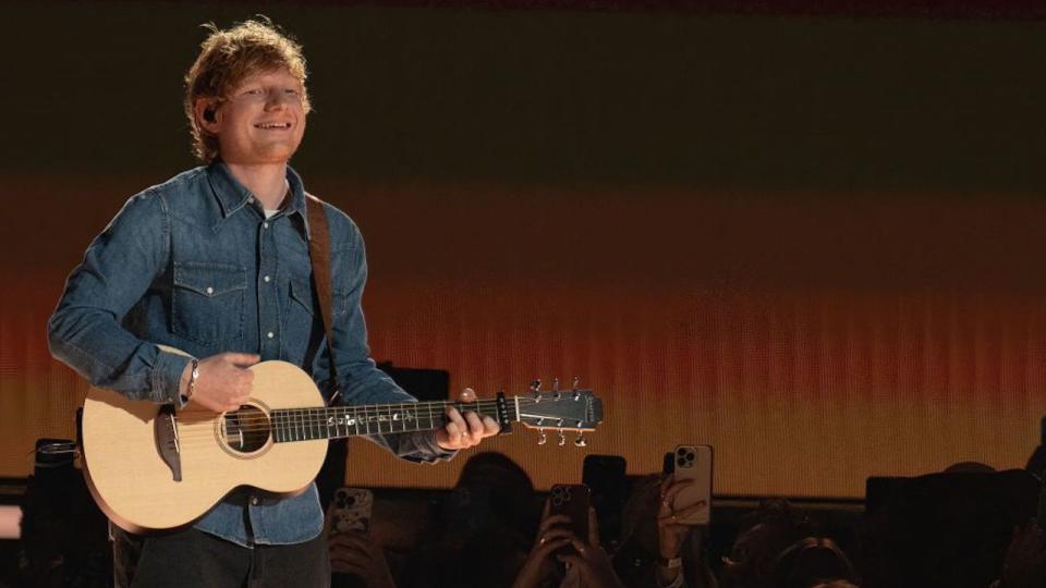 The Grammy Award-winning singer played a mini-concert for high school band students in Tampa.