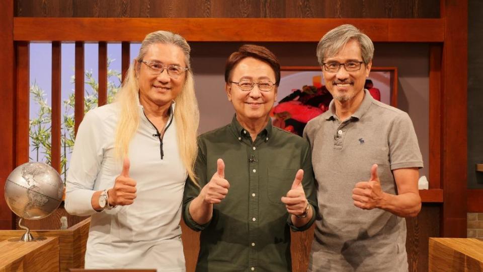 包小柏（左）、包小松（右）接受李四端專訪。（圖／MOMOTV提供）