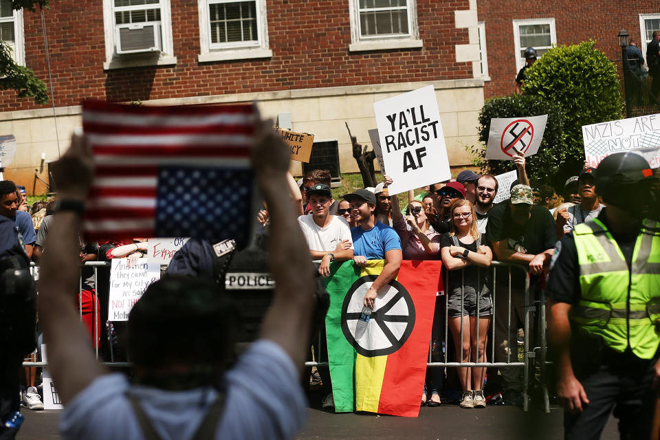 <p>Supporters for and against a Fort Sanders Confederate memorial monument face off in on Aug. 26, 2017 in Knoxville, Tenn. (Photo: Spencer Platt/Getty Images) </p>