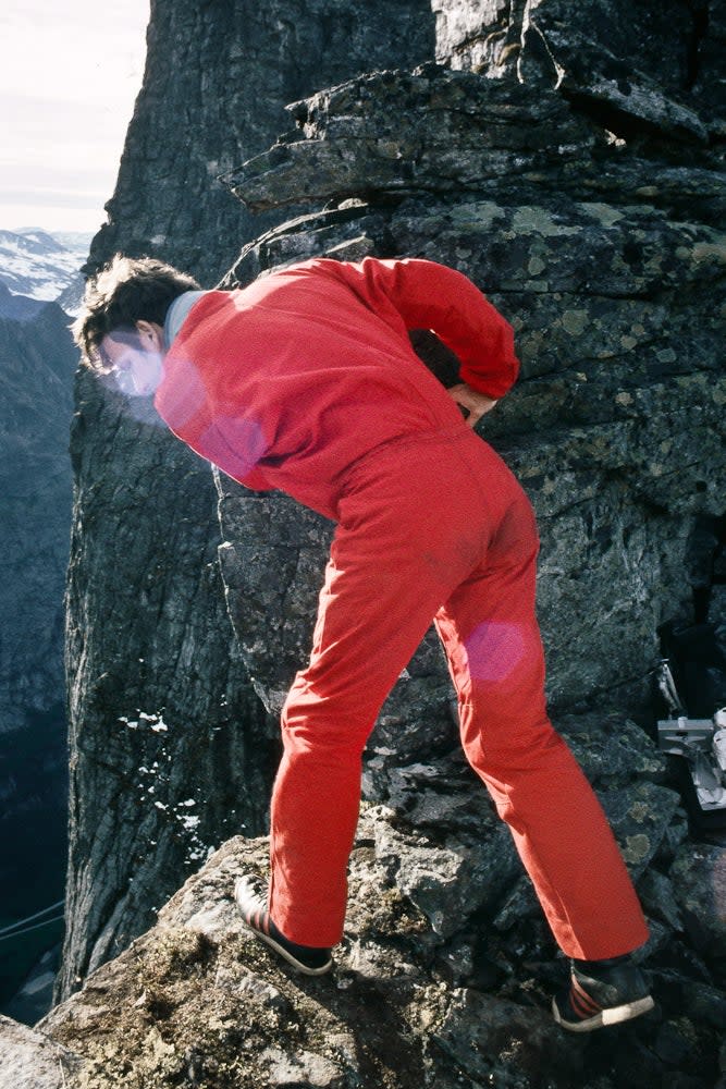 <span class="article__caption">Carl Boenish conducting rock tests at the lip of the record launch site on The Bishop.</span> (Photo: Fred Husoy)