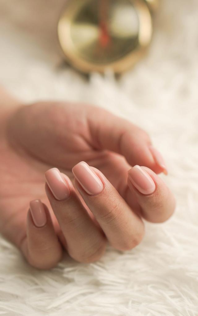 27 Barely There Nail Designs For Any Skin Tone : Sheer Nude Pink