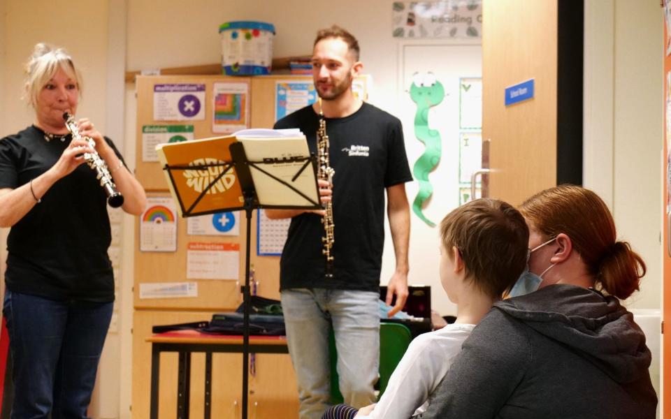 Community activities: Britten Sinfonia oboists treating children on a paediatric oncology hospital ward to a performance - Britten Sinfonia - Shoel Stadlen