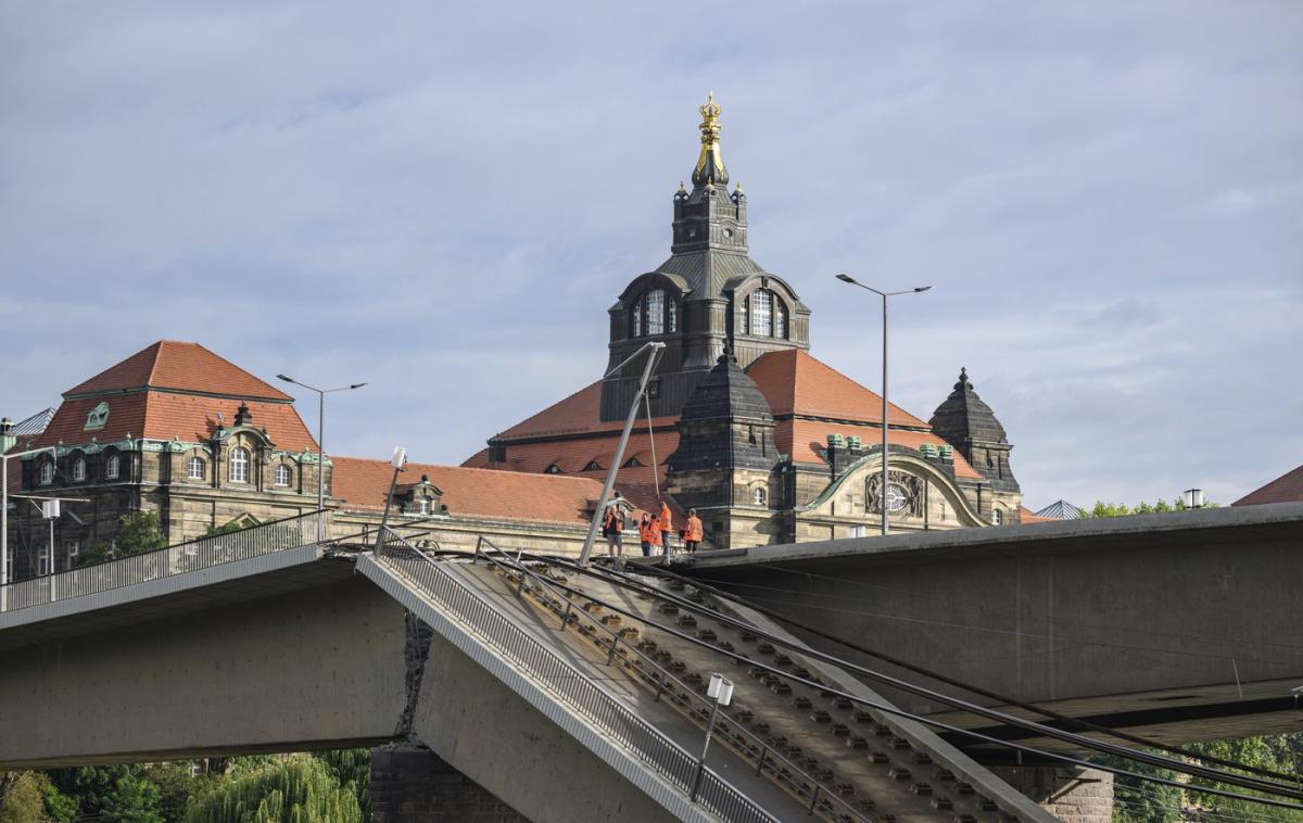 A partial bridge collapse in eastern Germany disrupts traffic. No one was injured