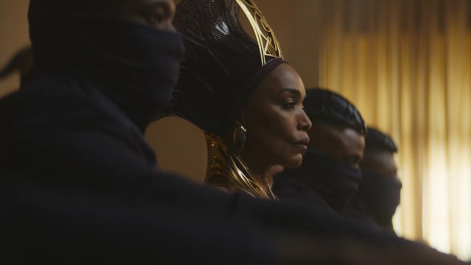Queen Ramonda surrounded by guards speaking to the other coutnries of the world in Black Panther: Wakanda Forever