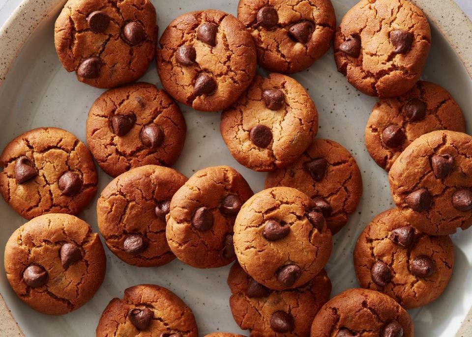 air fryer gf peanut butter chocolate chip cookies