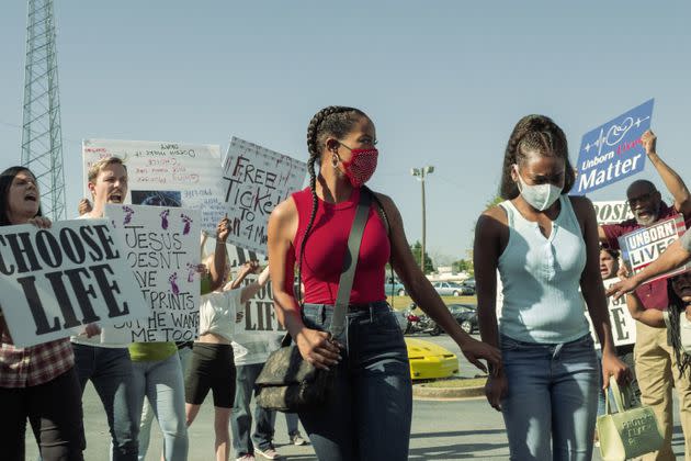 Mercedes (Brandee Evans) and her daughter Terricka (A’zaria Carter) go into an abortion clinic while surrounded by protesters in Season 2 of 