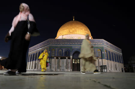 Muslim women walk in front of the Dome of the Rock on the compound known to Muslims as al-Haram al-Sharif and to Jews as Temple Mount, in Jerusalem's Old City, May 9, 2017. REUTERS/Ammar Awad