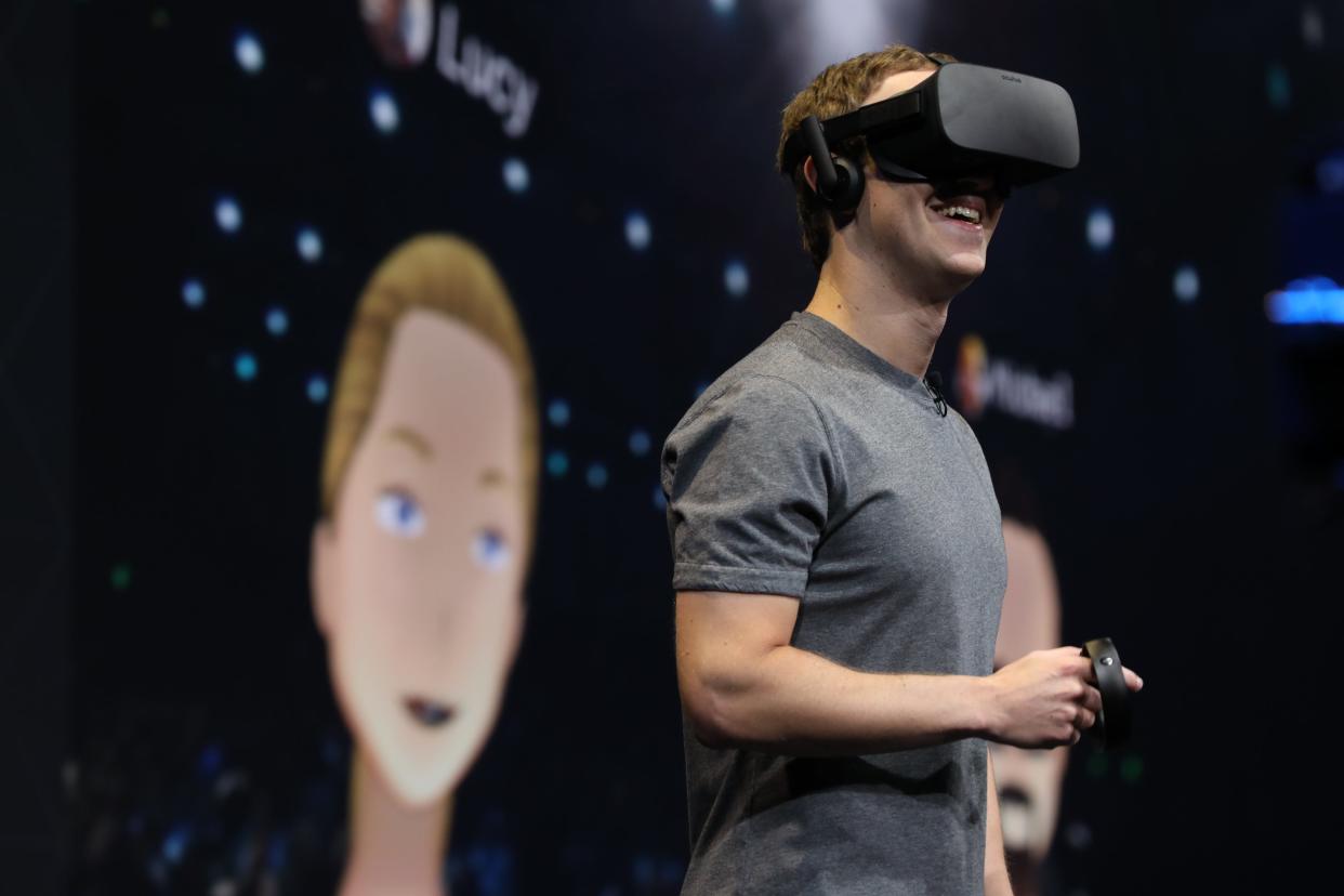 Zuckerberg dons an Oculus Rift at Connect to interact