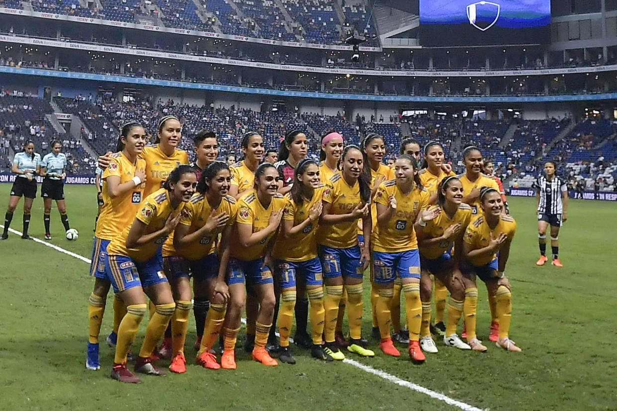 MONTERREY, MEXICO - MAY 13: Players of Tigres pose prior the final second leg match between Monterrey and Tigres UANL as part of the Torneo Clausura 2019 Liga MX Femenil at BBVA Bancomer Stadium on May 13, 2019 in Monterrey, Mexico. (Photo by Azael Rodriguez/Getty Images)