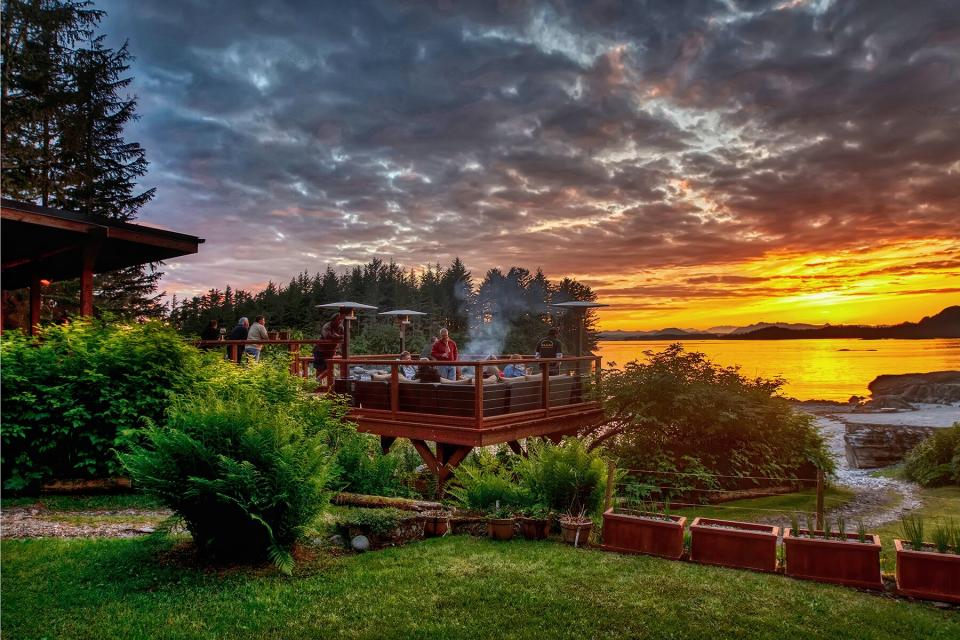 The deck and view at Talon Lodge