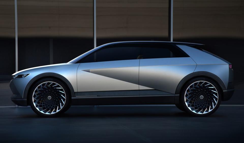 View Photos of the Hyundai 45 Concept