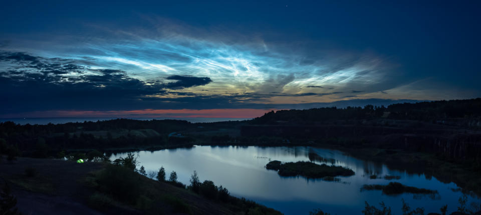 Nachtleuchtende Wolken in Schweden: Ansammlungen von Eiskristallen oberhalb der Mesosphäre in der Mesopause. (Bild: Getty).