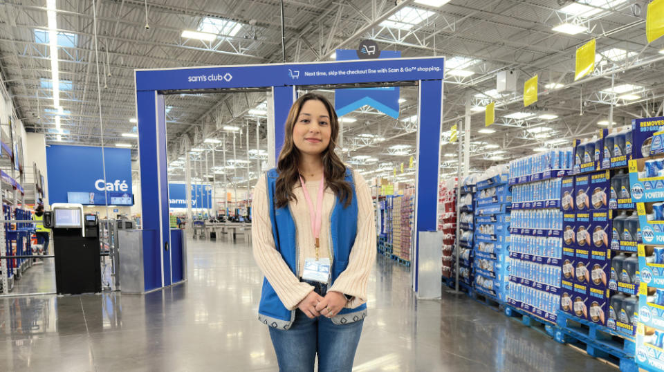 Sam’s Club Associate at Exit (Courtesy: Sam’s Club)