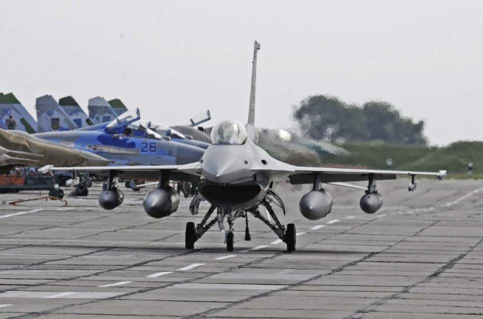 An Alabama Air National Guard F-16C taxies past Ukrainian Su-27 and MiG-29 fighter jets, on the ramp at Mirgorod Air Base, Ukraine, during an exercise in 2011. <em>U.S. Air Force</em>