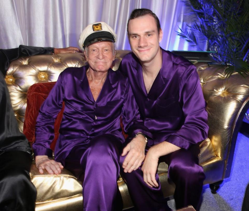 <p>Cooper Hefner con su padre, Hugh, en la fiesta anual de ‘Sueños de una Noche de Verano’ en agosto de 2014. ¡Seguro que no sabías que Hefner es una amante de Shakespeare! (Christopher Polk / Getty Images para Playboy) </p>