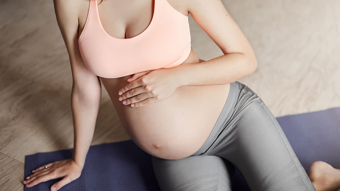 pregnant-woman-working-out