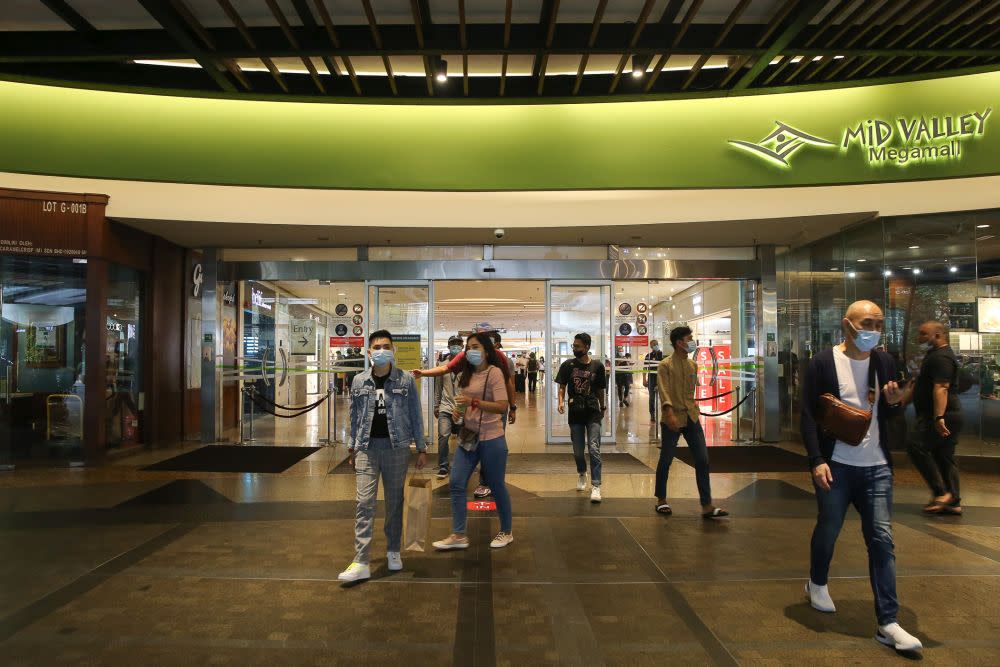 Patrons throng the Mid Valley Megamall in Kuala Lumpur May 28, 2020. — Picture by Yusof Mat Isa