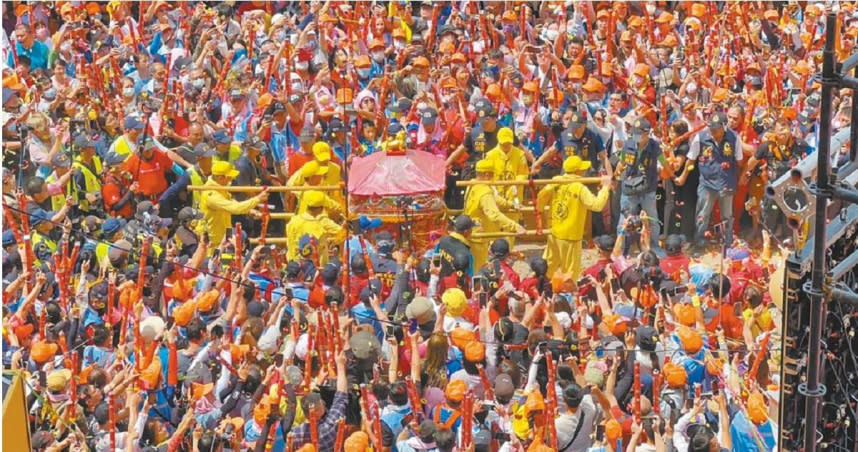 白沙屯媽祖23日抵達雲林土庫鎮，一名當地店家不滿供餐卻被亂丟垃圾，揚言要公開監視器畫面，讓品行不佳的香燈腳獲得教訓。（圖／報系資料照）