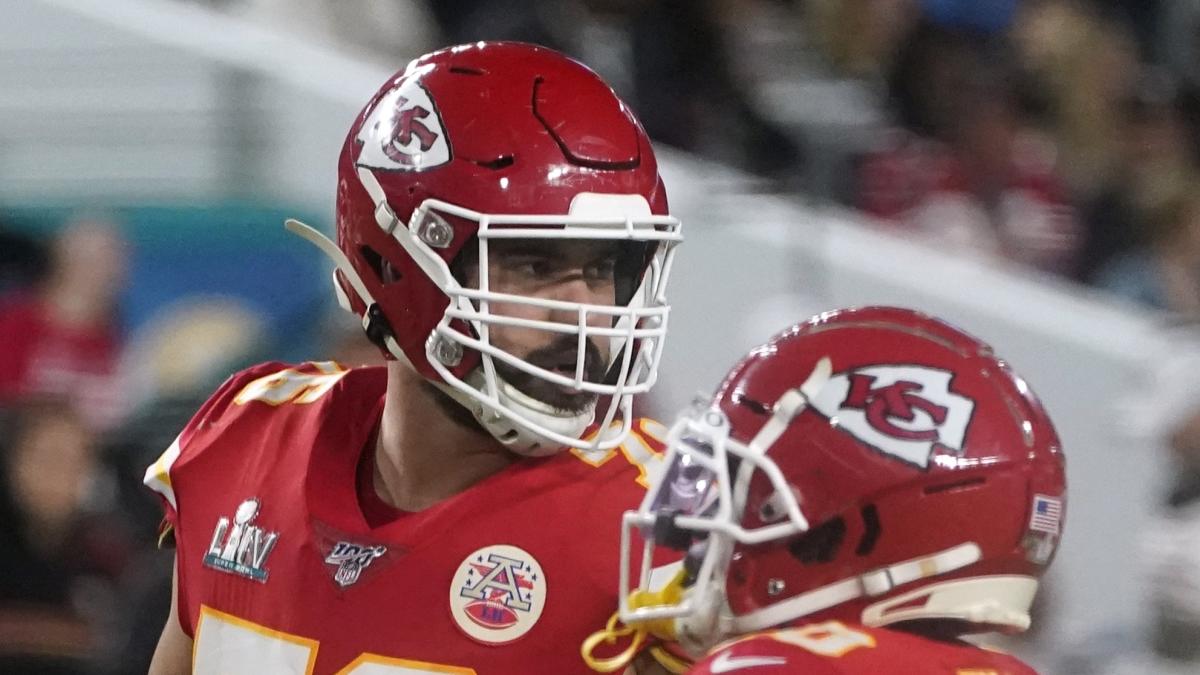 Kansas City Chiefs tackle Laurent Duvernay-Tardif (76) walks off