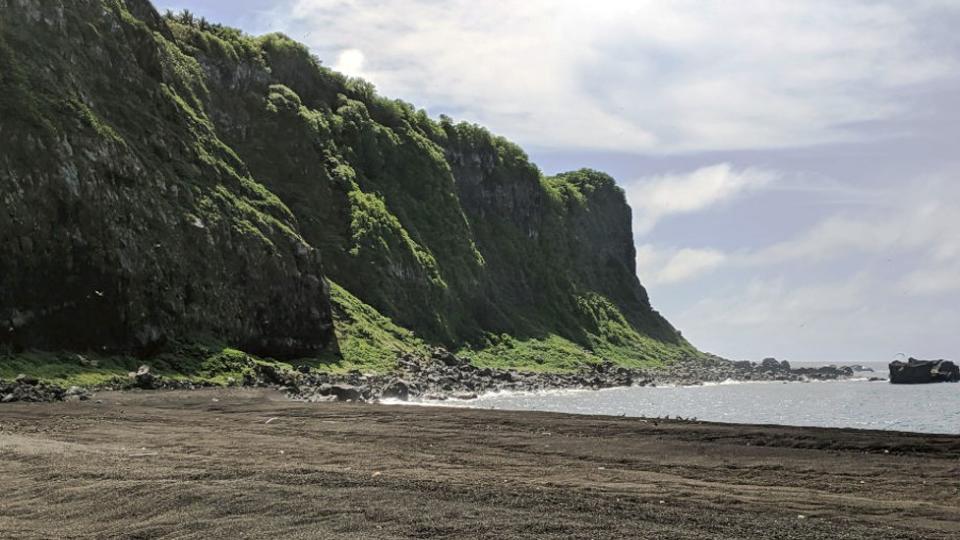 Tierra nueva que desapareción con la erupción