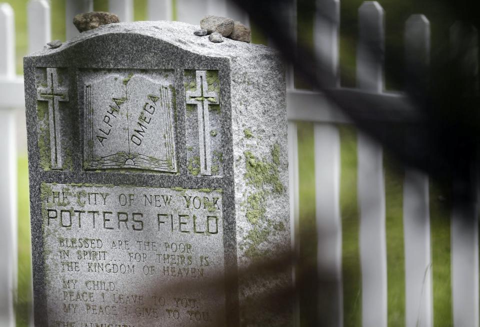 <span class="caption">A grave marking the entrance to New York’s Hart Island cemetery.</span> <span class="attribution"><a class="link " href="http://www.apimages.com/metadata/Index/Virus-Outbreak-New-York/6421ebcadd2d4859828a3c32c256be9f/72/0" rel="nofollow noopener" target="_blank" data-ylk="slk:Seth Wenig/AP Photo;elm:context_link;itc:0;sec:content-canvas">Seth Wenig/AP Photo</a></span>