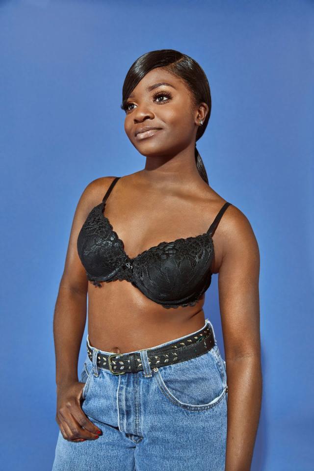 SaltyBlackBroadX on X: So, for perspective sakeBoth of these women have  the same volume but the band size is different so the bra size labels are  different. 34G=46C 34G on a 34