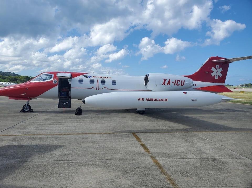 The plane that flew the Rings from Jamaica to Chicago, Illinois.