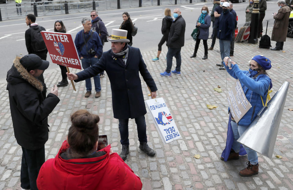 Pro EU supporters argue with Brexit supporters in London, Wednesday, Nov. 11, 2020. Negotiations continue on London between the EU bloc and British officials to agree A Brexit deal as Britain is due to split from Europe from January 1. (AP Photo/Frank Augstein)