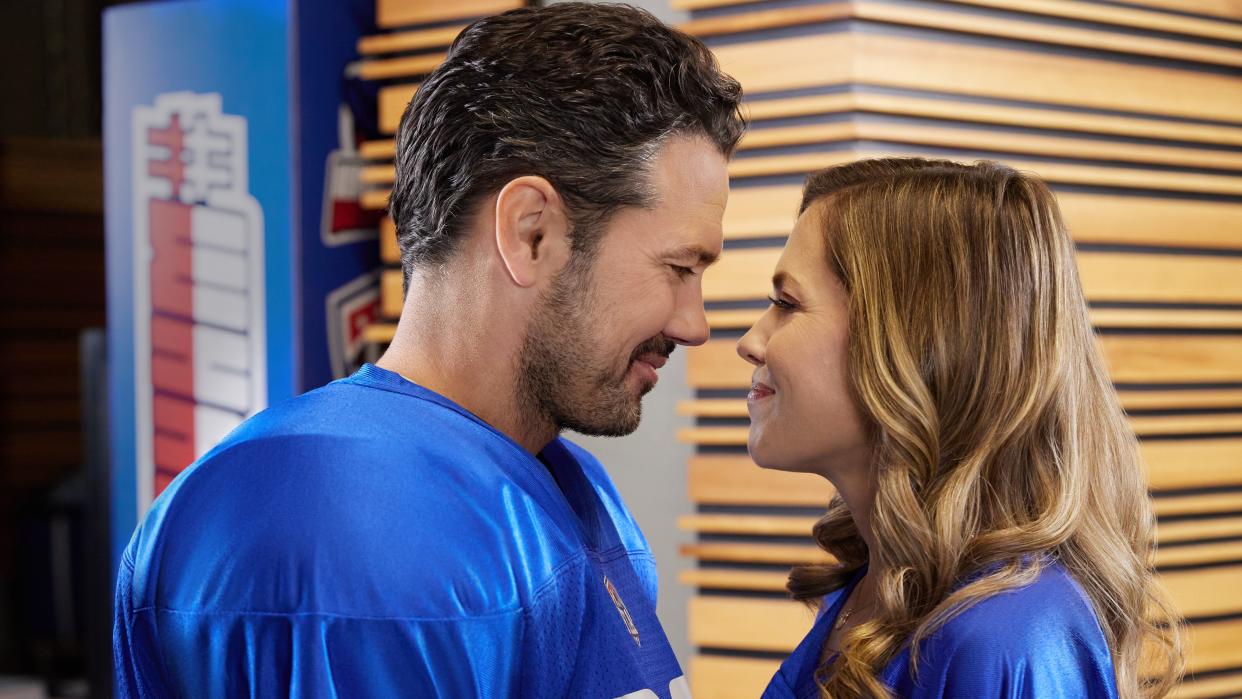  Ryan Paevey and Pascale Hutton in Fourth Down and Love 