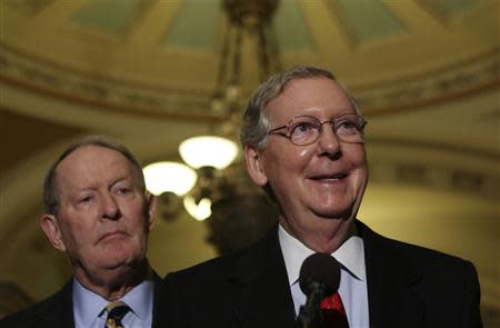 Senate Minority Leader Mitch McConnell (R-KY) (R) and Senator Lamar Alexander (R-TN) (L) hold a press conference on Capitol Hill in Washington November 21, 2013. REUTERS/Gary Cameron