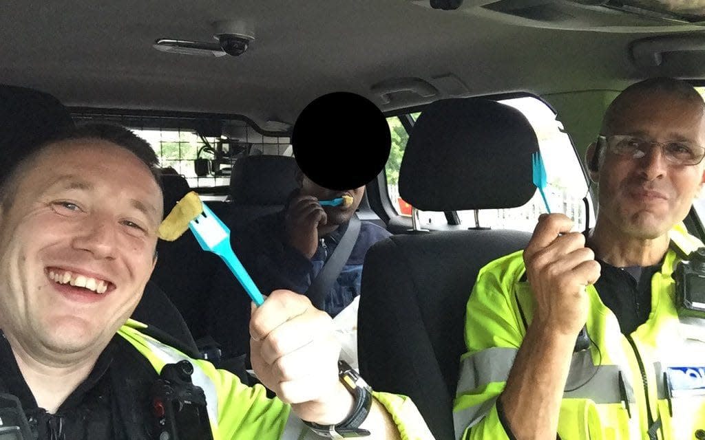 The two officers shared the picture on Twitter and were widely praised for their generosity - LeicsPoliceRPU/Twitter