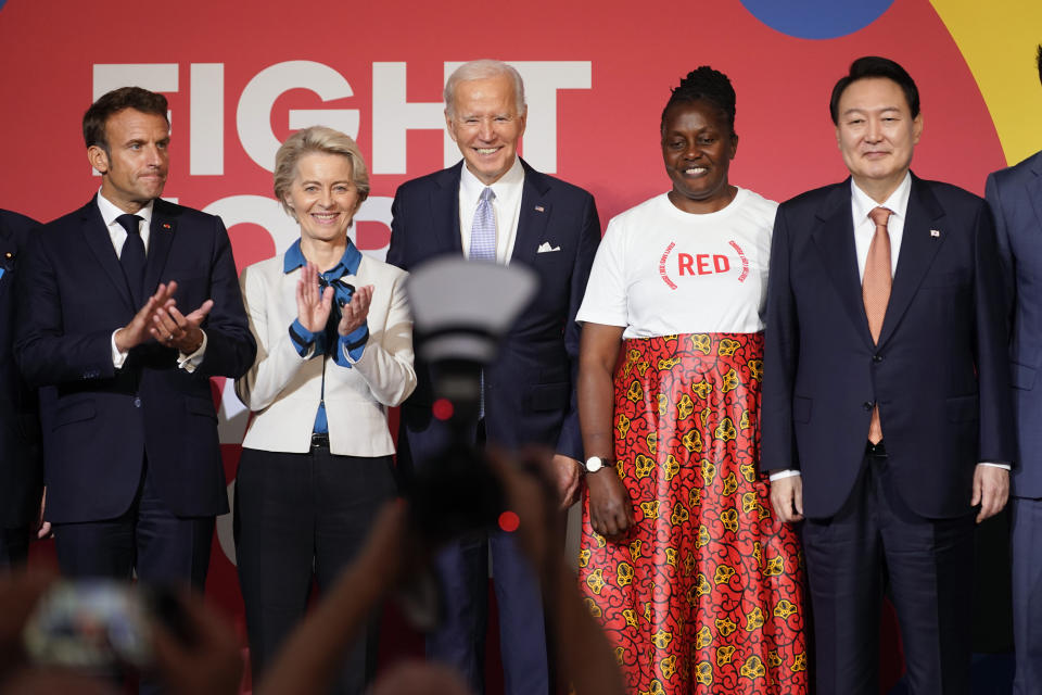 From left, French President Emmanuel Macron, European Commission President Ursula von der Leyen, President Joe Biden, Connie Mudenda (RED) ambassador and South Korean President Yoon Suk Yeol pose for photos during the Global Fund's Seventh Replenishment Conference, Wednesday, Sept. 21, 2022, in New York. (AP Photo/Evan Vucci)