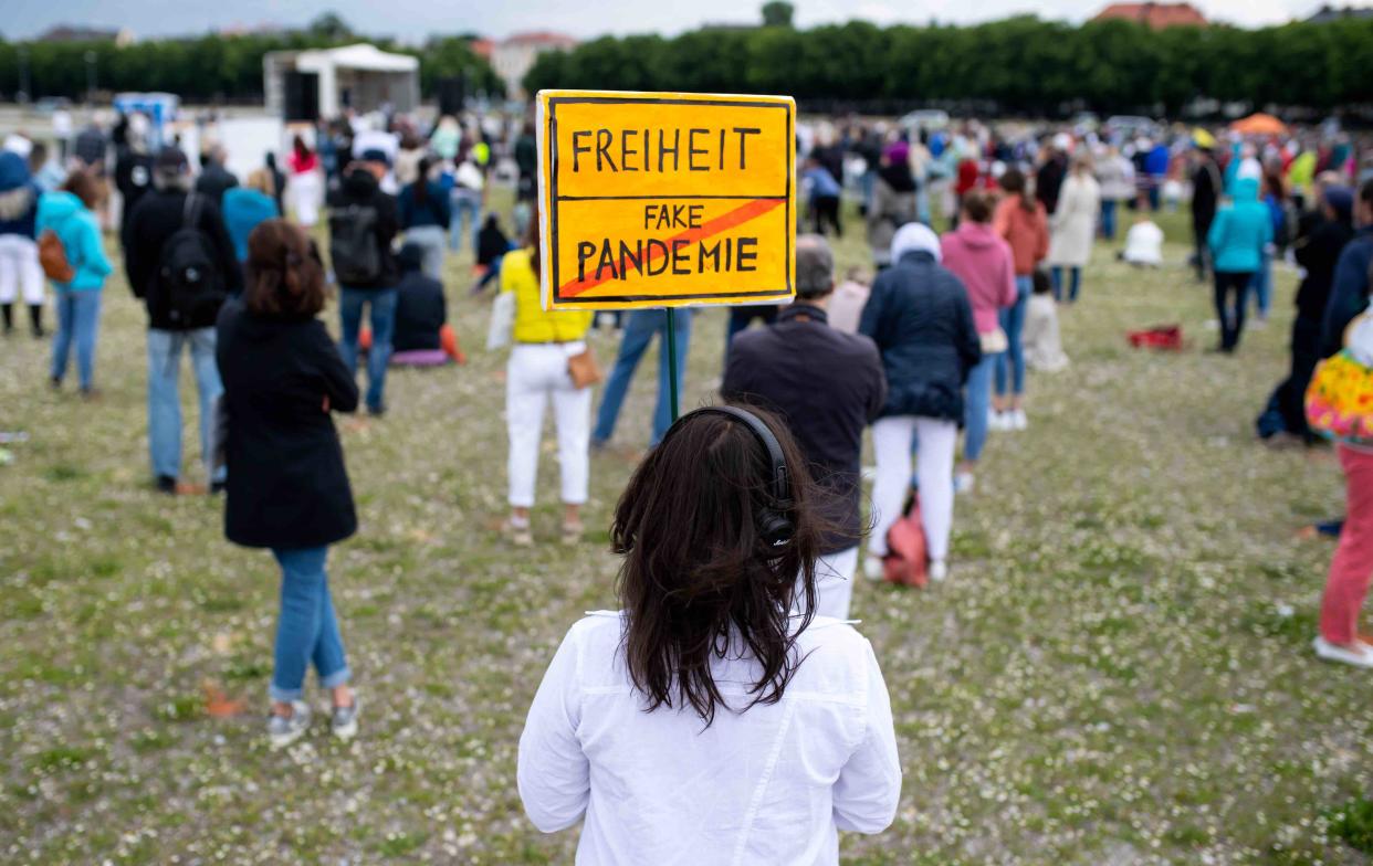 "Liberté - fausse pandémie" (Photo by Sven Hoppe/picture alliance via Getty Images)