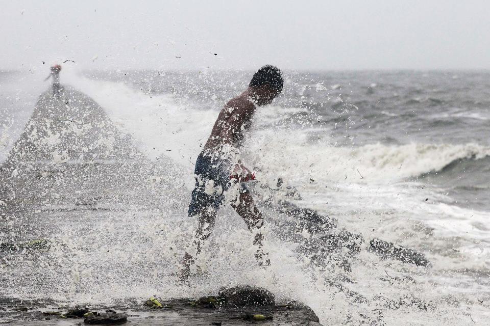 Typhoon Koppu pounds the Philippines