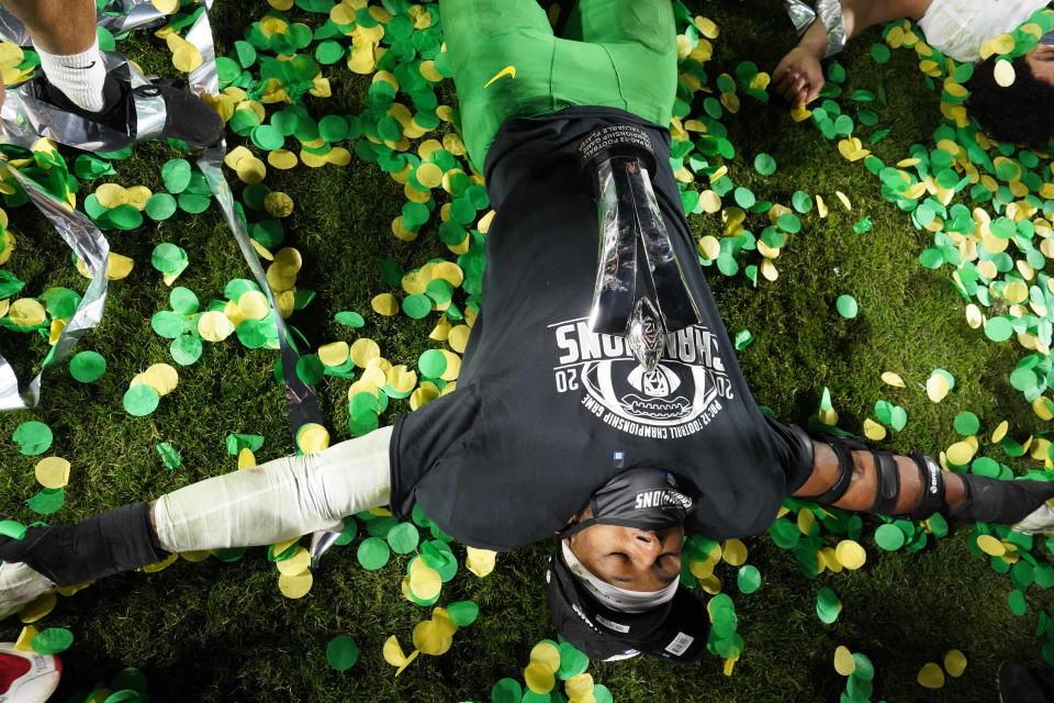 Defensive end Kayvon Thibodeaux and the Pac-12 champion Ducks are looking to get back in the championship game mix.