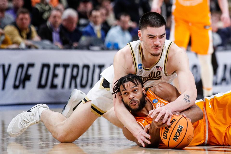 Purdue center Zach Edey (15) and Tennessee guard Josiah-Jordan James (30) battle for the loose ball during the first half of the NCAA tournament Midwest Regional Elite 8 round at Little Caesars Arena in Detroit on Sunday, March 31, 2024.